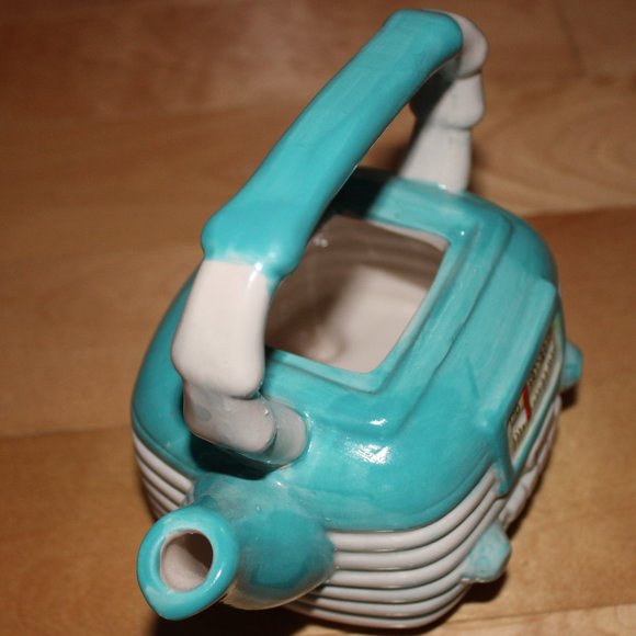 A vintage retro teapot - Picture 8 of 10